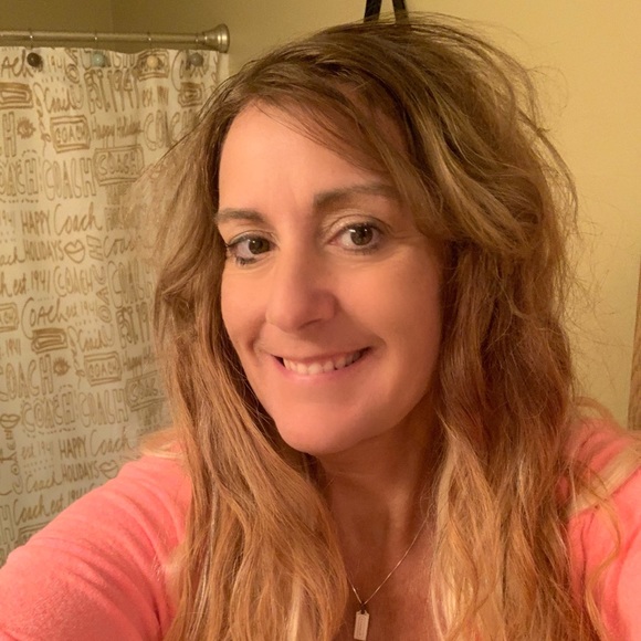 Meet your Posher, Debbie - Picture 3 of 4